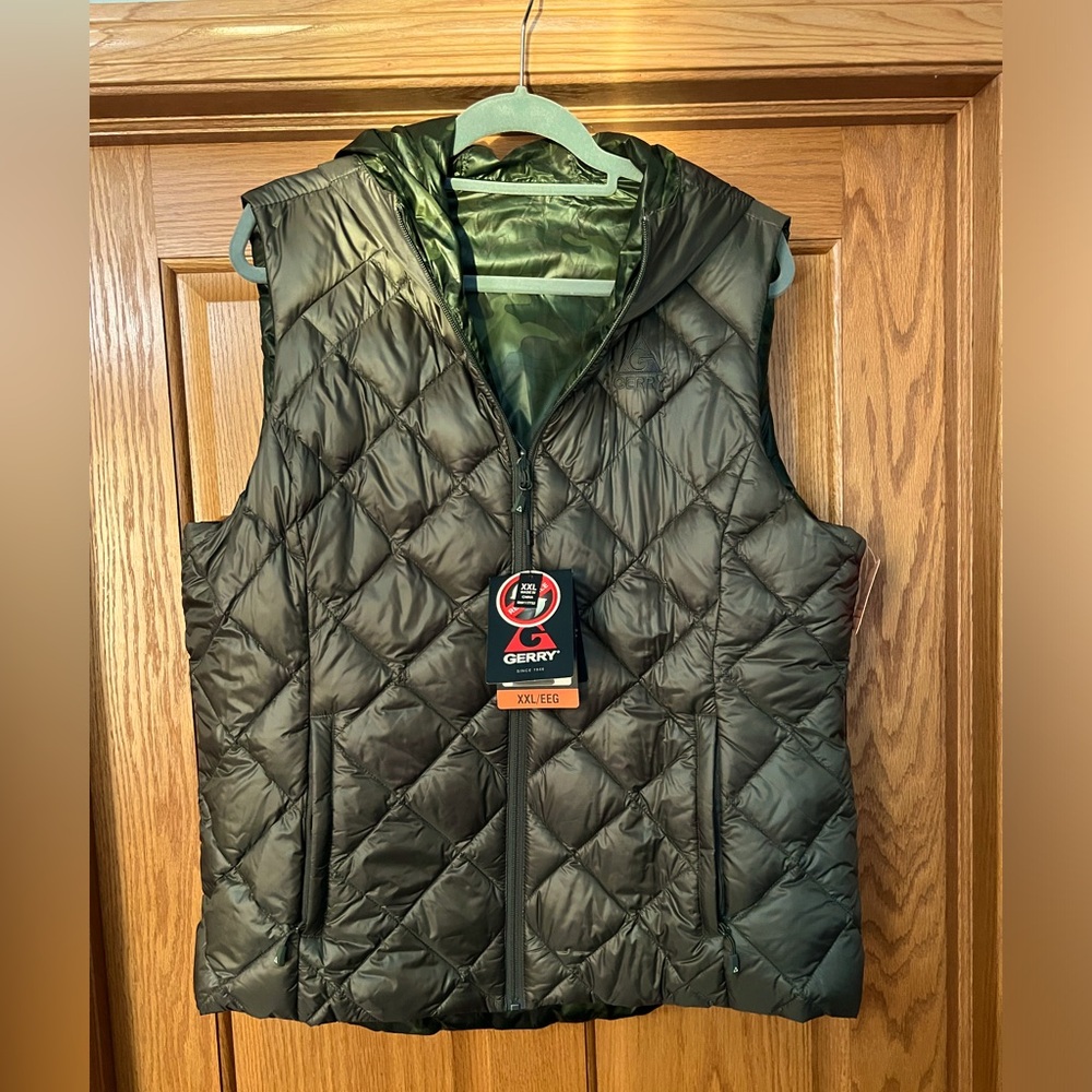 Gerry brand reversible olive green/camouflage puffer vest, size XXL, NWT
